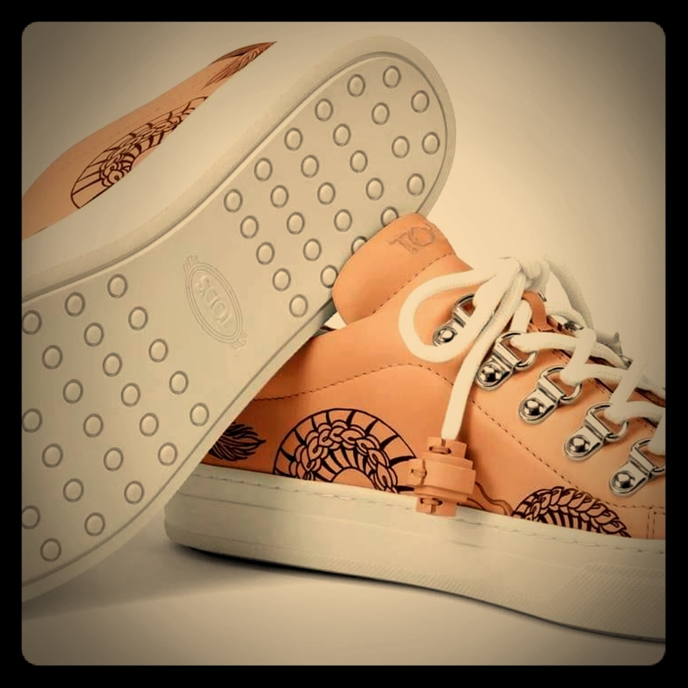Tods gold leather Saira Hunjan’s  WOMEN 9 1/2 SHOE